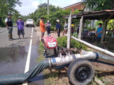 ลงพื้นที่เพื่อแก้ไขปัญหาน้ำท่วมขัง