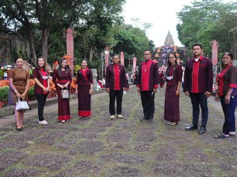 ร่วมพิธีเปิดงานประเพณีขึ้นเขาพนมรุ้ง