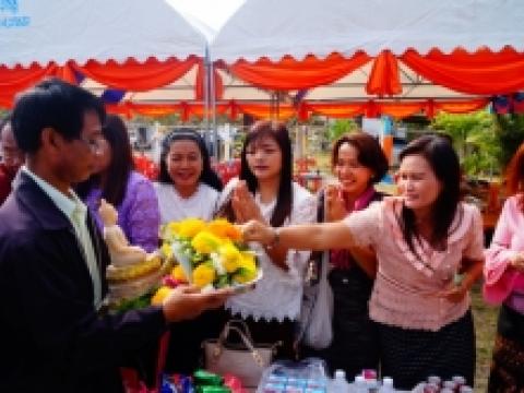 ทำบุญตักบาตรข้าวสาร-อาหารแห้ง เนื่องในวันขึ้นปีใหม่ 2561
