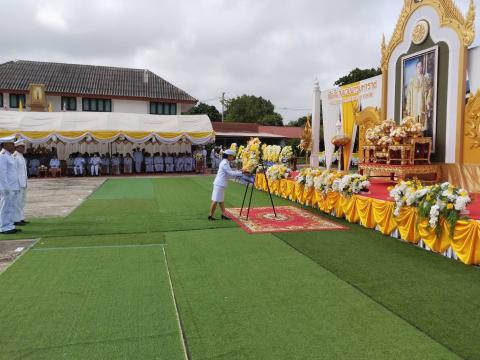 ร่วมพิธีทำบุญตักบาตรถวายเป็นพระราชกุศลแด่พระบาทสมเด็จพระบรมชนกาธิเบศร มหาภูมิพล อดุลยเดชมหาราช บรมนาถบพิตร