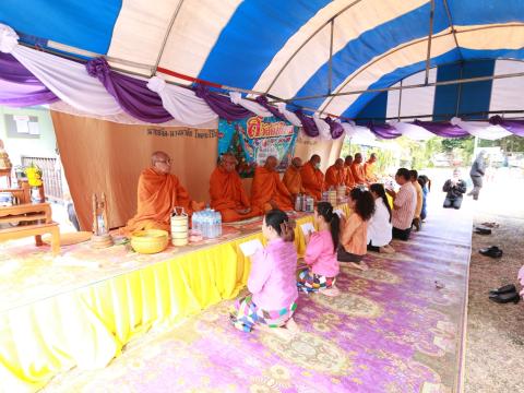 กิจกรรมตักบาตรข้าวสารอาหารแห้ง เนื่องในโอกาสวันขึ้นปีใหม่ พุทธศักราช 2568