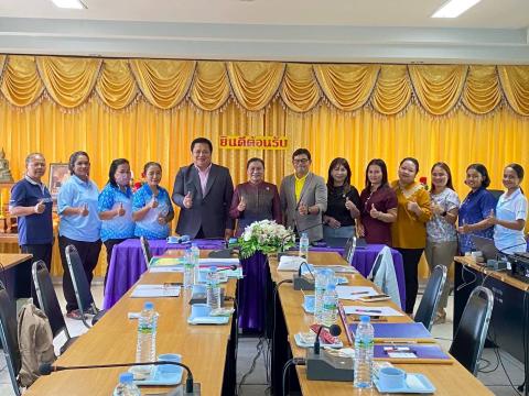 เปิดการอบรมให้ความรู้แก่ครูและบุคลากรทางการศึกษา